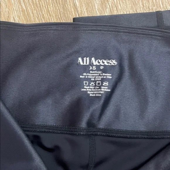 Bandier All Access Ultra High Rise Zip Front Leggings in Black Shine size XS - Picture 11 of 11